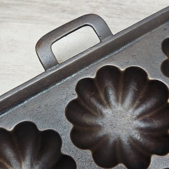 Cast Iron Turks Head Handled Muffin Pan Antique Heavy 12 Slot Unmarked Gatemark? - Picture 7 of 15